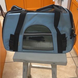 Sherpa Lined/Airline approved pet carrier